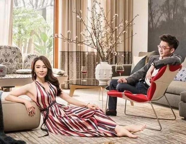 |陈数晒出自己家豪宅，天台还放着一张躺床，跟老公经常在家耍浪漫