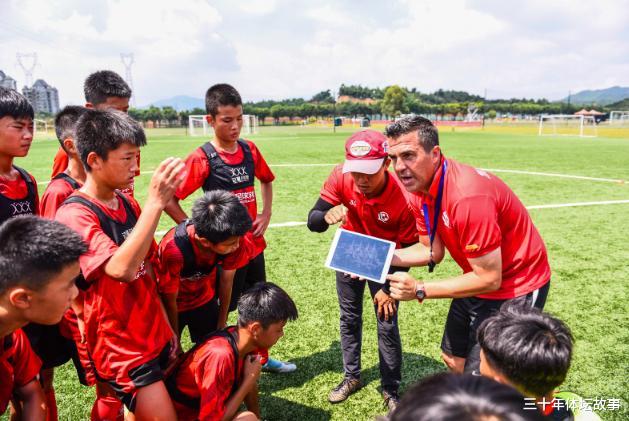 「广州恒大」宋承良懵了！上海足球教父点赞恒大青训：再多一些就好了