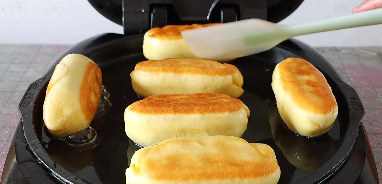 面包|家常版小面包做法，不用烤箱，出锅蓬松暄软，又香又甜