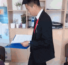 |“钓鱼钓出来个破石头，看起来很值钱的样子”还是放回去心里踏实点！哈哈哈哈哈