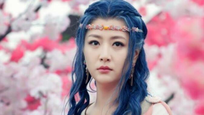 白冰|白冰离婚后为养家走穴，生图比精修还美，能回到京城四美时代吗