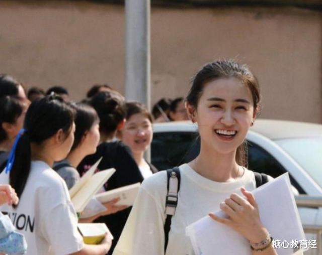 录取通知书|高考成绩300分，考生准备复读，结果陆续收到8封录取通知书