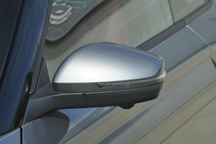 『宝马640』适合年轻人的双门轿跑，6.9秒破百，仅11.99万起，买吗？