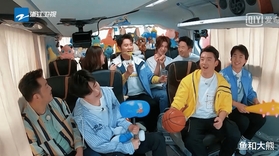 『奔跑吧兄弟』《奔跑吧》正式定档，杨颖蔡徐坤站位靠边，庆幸节目组没伤老粉心