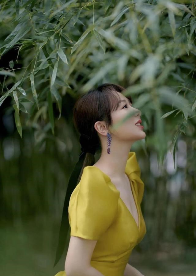 杨紫|“星辰大海”青年演员合照,刘昊然稳居C位,杨紫最亮眼