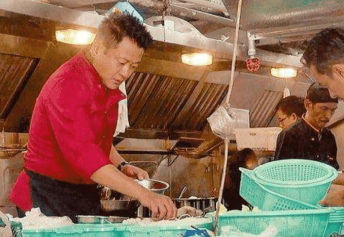 ​曾是TVB奶油小生，現胖到認不出，為養傢糊口開泰國餐廳當廚師-圖10
