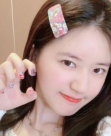 美甲|女星做美甲，赵露思的花里胡哨，看到林允：这是用来防狼的吧！