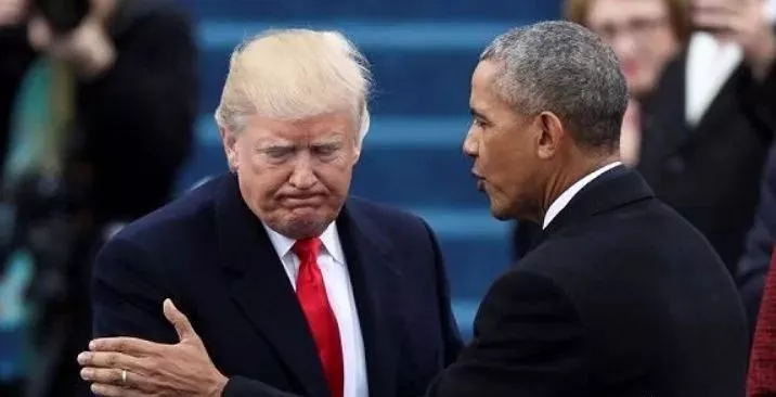 特朗普|沦为笑柄？看看奥巴马在办公室做什么，再看特朗普在办公室，真是搞笑！