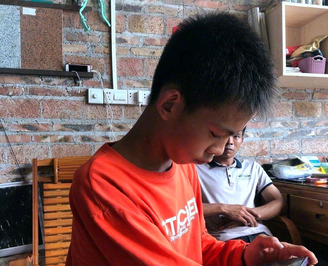 「斯蒂芬·库里」独臂篮球少年火到国外！库里正在寻找他！库里或将帮他完成梦想！