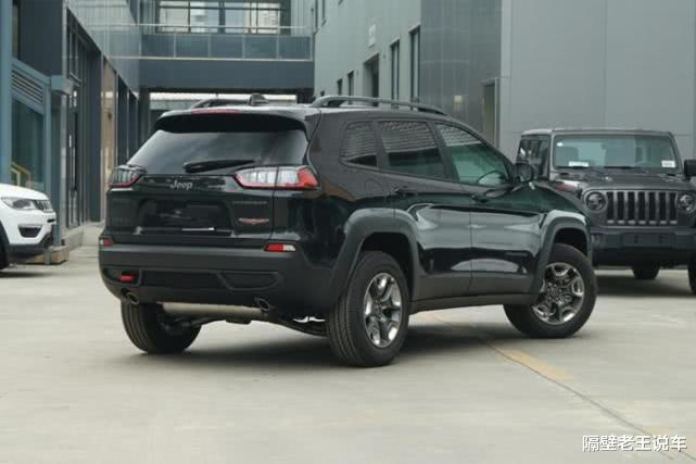 「jeep自由光」?从50w跌到15w！7年前曾是男人梦想车，比Q5霸气十倍，如今却没人要