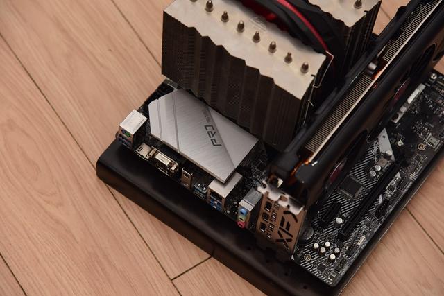 显卡|I芯配A卡怎么样?—10900K与RX5700实战3A大作