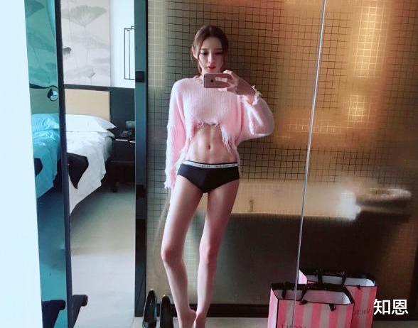 黄诗棋：她连续三年入选“全球百大美女”，素有翻版baby之称，凭健身照圈粉无数