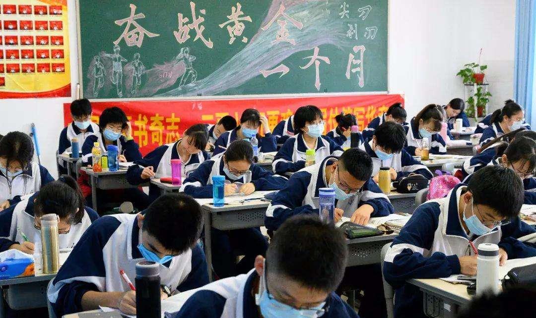 『高峰』每年两个避孕药销售高峰，高考前竟成“爆款”，老师的答案很戳心