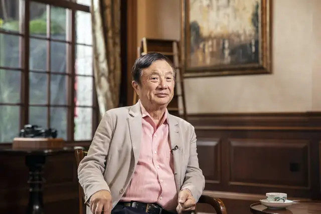 耳机|从不混圈子的任正非却混进了最大的圈子