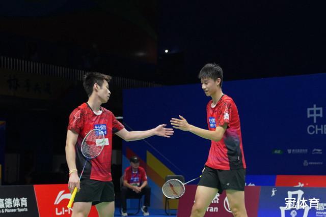 世界冠军|国羽19岁新星横空出世，爆冷击败4大世界冠军，送豪门首败