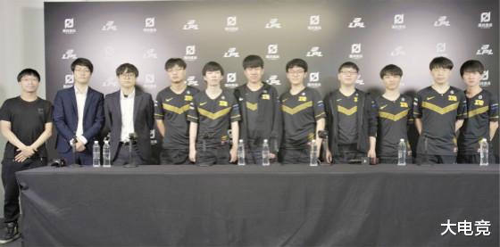 赵丽颖：LPL赛后采访-RNG New：上单打线上时要装作打野在后面