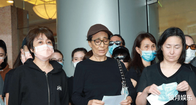 何鸿燊■何超琼面对记者数度哽咽，何鸿燊曾为爱女数次怒怼许晋亨