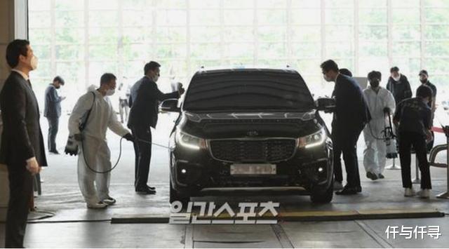 颁奖礼：韩国百想大赏生图出街：帅气贵公子变油腻男，影后夫妻满脸油光