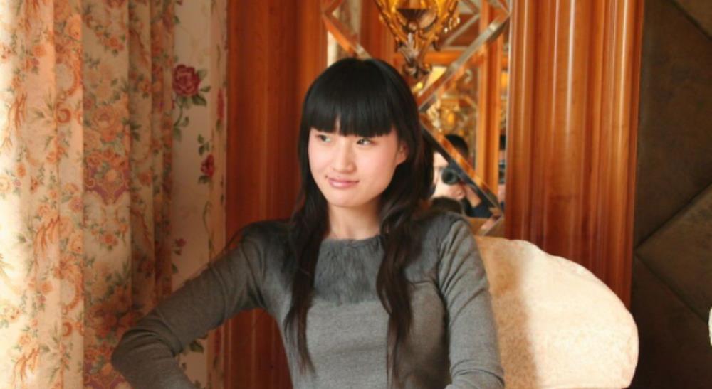 大学|母亲为让儿子上大学，亲手撕毁姑娘的通知书，真相大白后姑娘泪崩