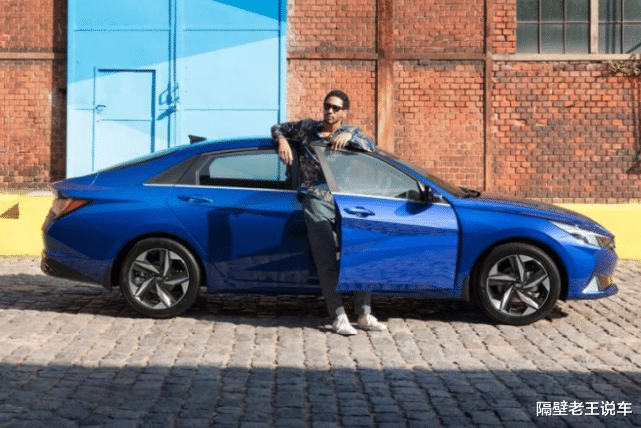 现代伊兰特|现代又一匹“黑马”来袭,颜值完胜轩逸,仅售9.98万起,一公里才3毛钱