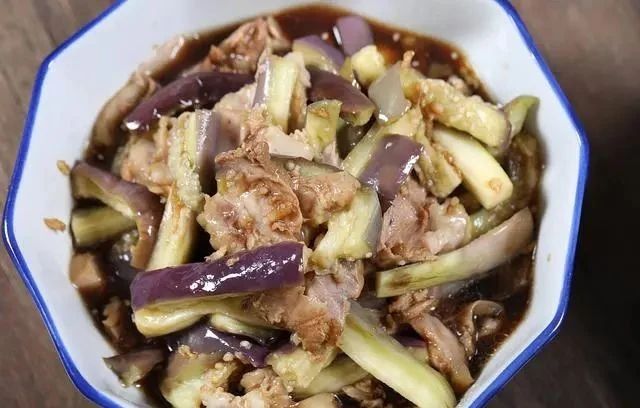 高血压▲再三警告：这3种“升压王”若不忌口，吃再多降压药都无济于事