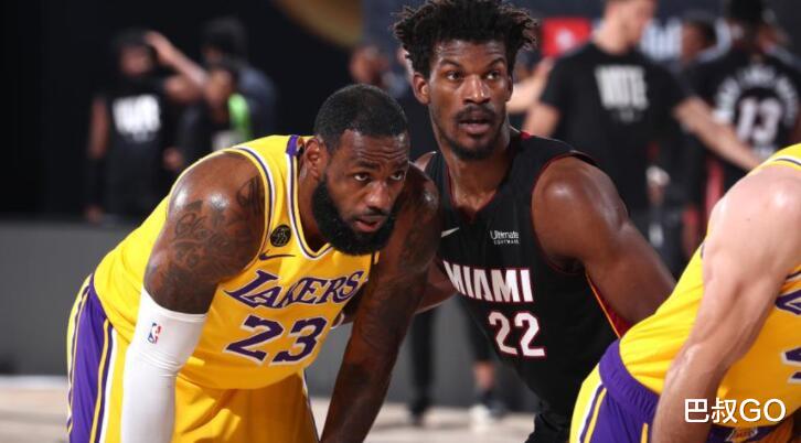 勒布朗·詹姆斯|空砍75+26！巴特勒沮丧离场，老詹赛后发出警告，沃格尔表扬波普