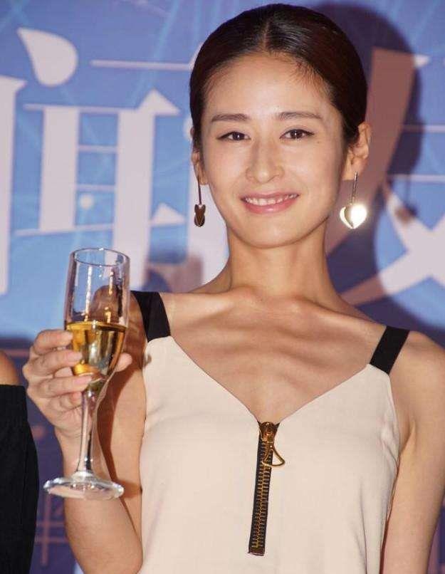 唐嫣|生下龙凤胎的唐嫣复工了，同样是生娃跟颖儿比，一个天上一个地下