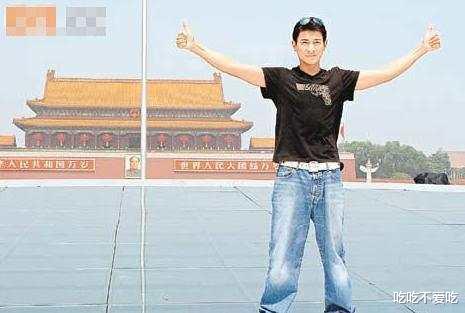 彭德怀|众明星在天安门前的老照片，刘德华的单人照引发了网友的热议