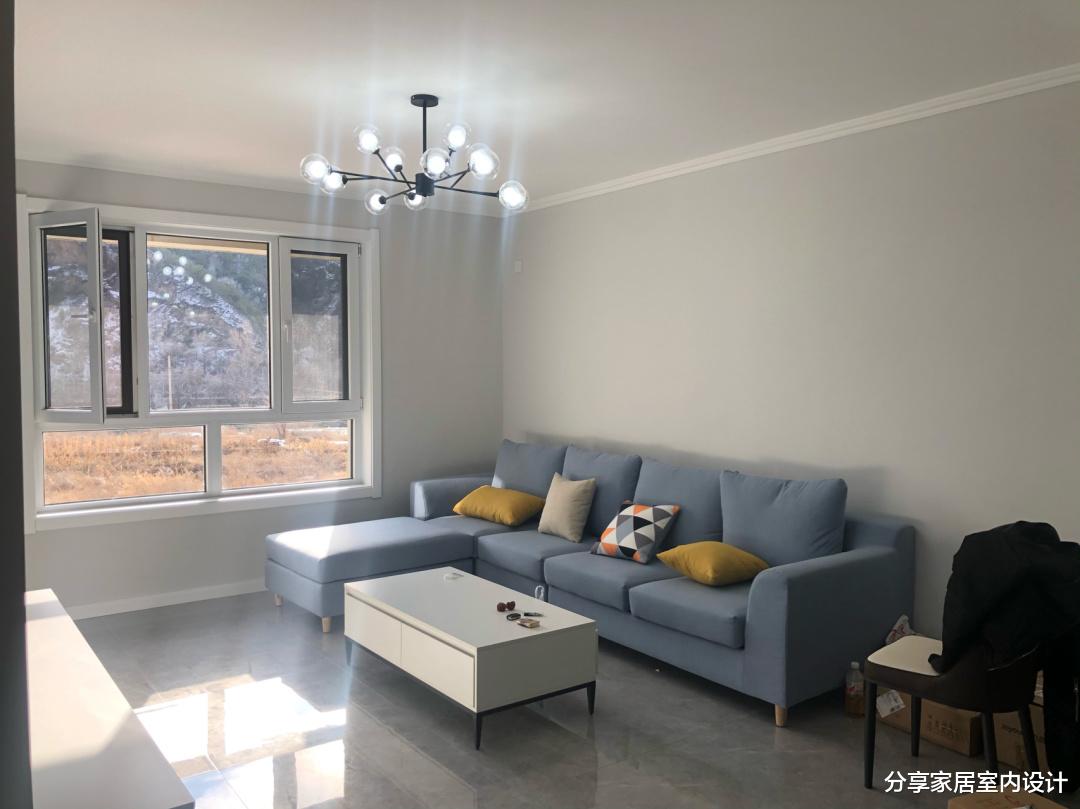 |年轻人的新家：墙面刷颜色很漂亮，贴石膏线条代替吊顶！分享一下