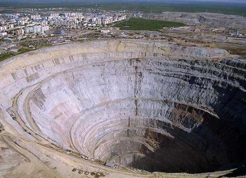 ##苏联曾想挖穿地球，为何挖到黄金满地的12262米却停了下来？