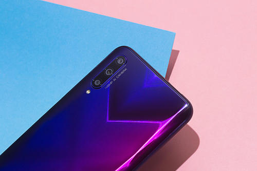 「荣耀10」荣耀10X Pro基本确认：麒麟820+挖孔全面屏，价格是大亮点！