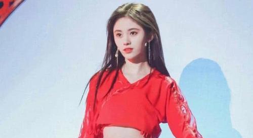 [鞠婧祎]鞠婧祎上综艺太假遭群嘲，想笑不敢笑，还要避开五官