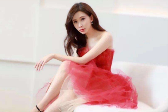 王琳：颜值十年如一日的明星，50岁的王琳看似少女，她因身材上热搜