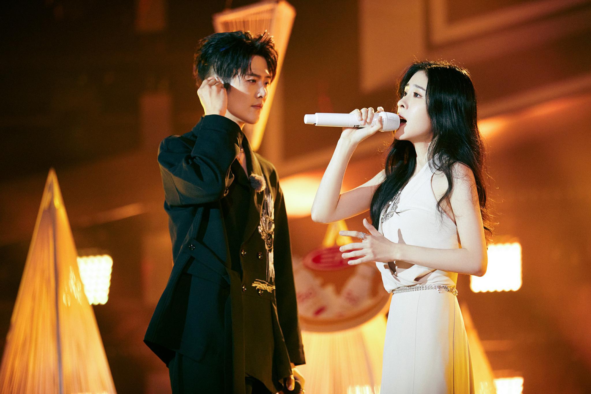 张碧晨|张碧晨跨界歌王帮唱刘端端 深情演绎《水星记》