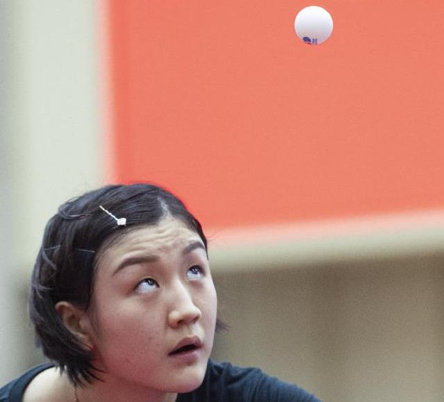 『美国』44岁刘国梁增白发显沧桑！马龙等4老将有新课题，樊振东该理发了