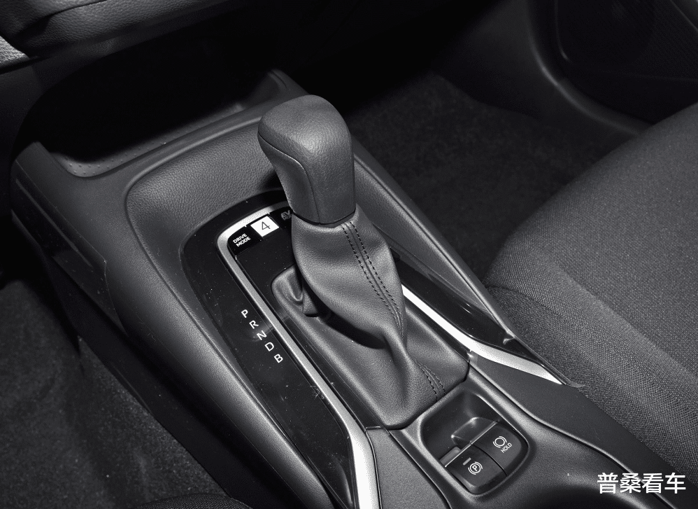 【丰田卡罗拉】全球公认的“家用王”！廉价入华配8气囊+4L油，已征服4700万车主