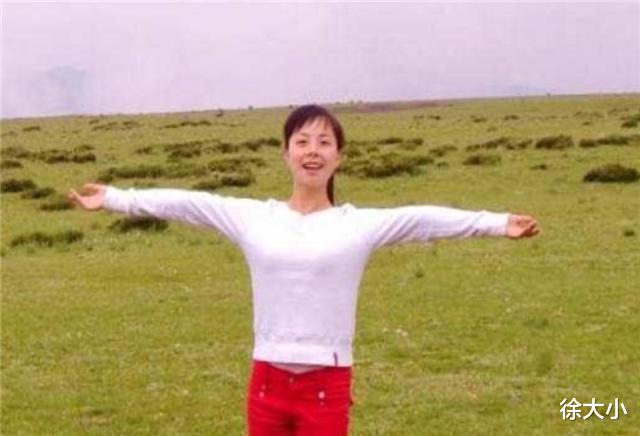 王二妮|她是国家一级演员，因买不起房回农村种田，如今放牛种田成日常