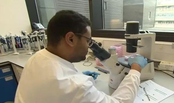 【洪金宝】英国竟拿健康活人做实验，对其接种冠状病毒后，进行疫苗测试