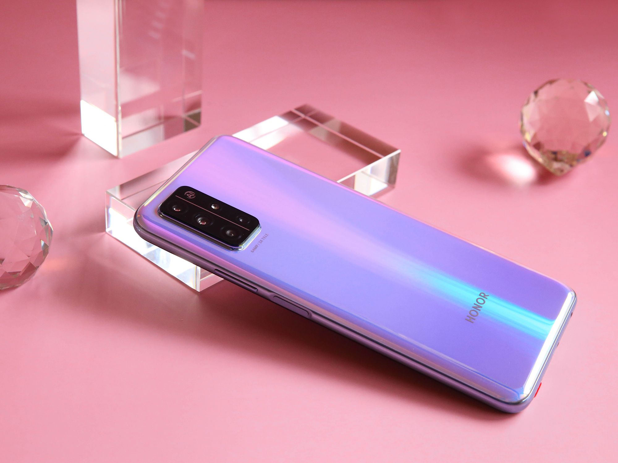 华为荣耀：最便宜的麒麟820 5G手机已降至1699，搭载6400万四摄、40W快充