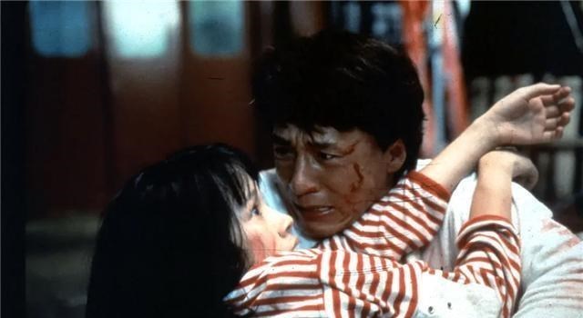 成龙|1995年,成龙花2亿拍了一部电影,却斩断了袁咏仪的巨星之路