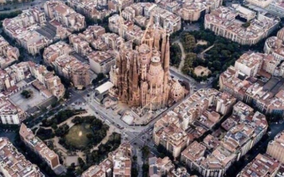 巴塞罗那|全球最整齐的国家,鸟瞰就像一块魔方,简直就是强迫症者的天堂