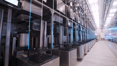 听说有群机器人乘“太空舱”悄然登陆广州？