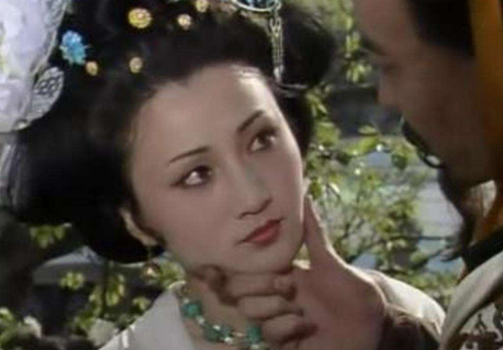 林芳兵@她是80年代第一美人，为了拍戏增肥30斤，如今年过5旬美艳动人