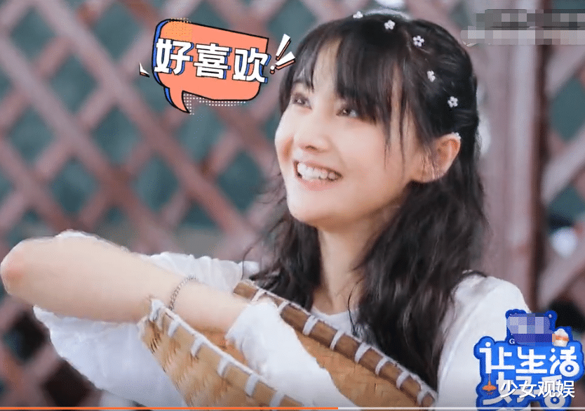 就好比如2020年上线的综艺郑爽差不多已经十档节目了,而在近期《我在