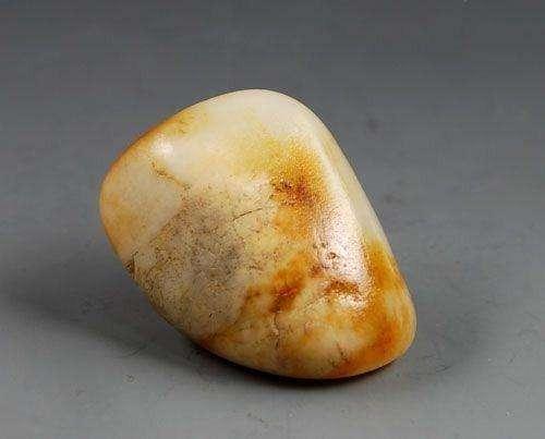 #老玩家#这种瑕疵很大的和田玉原石，老玩家们抢着买