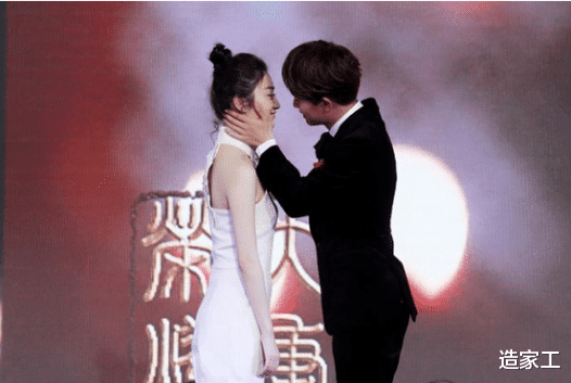 甄子丹■成龙不敢碰她，甄子丹不敢搂她，王思聪不敢撕她，而他凭什么敢亲她？