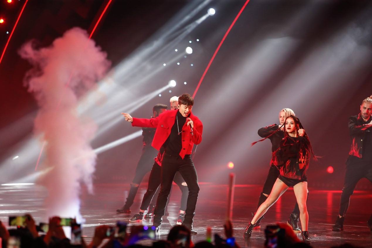 |凭一首歌就“净赚”九亿，家喻户晓还给写进教材，这是什么“神仙歌曲”？