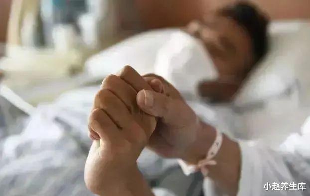 尿毒症:一家三口查出尿毒症,需终身透析,提醒:2件事惹的祸,不知克制