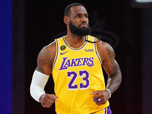 勒布朗·詹姆斯|28+12+8夺赛点！詹皇频遭针对险冲突 神纪录超越乔丹独享历史第一