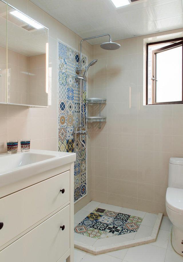 |90平米的温馨小家装修好了，整体色调温馨舒适，入门就被玄关迷住